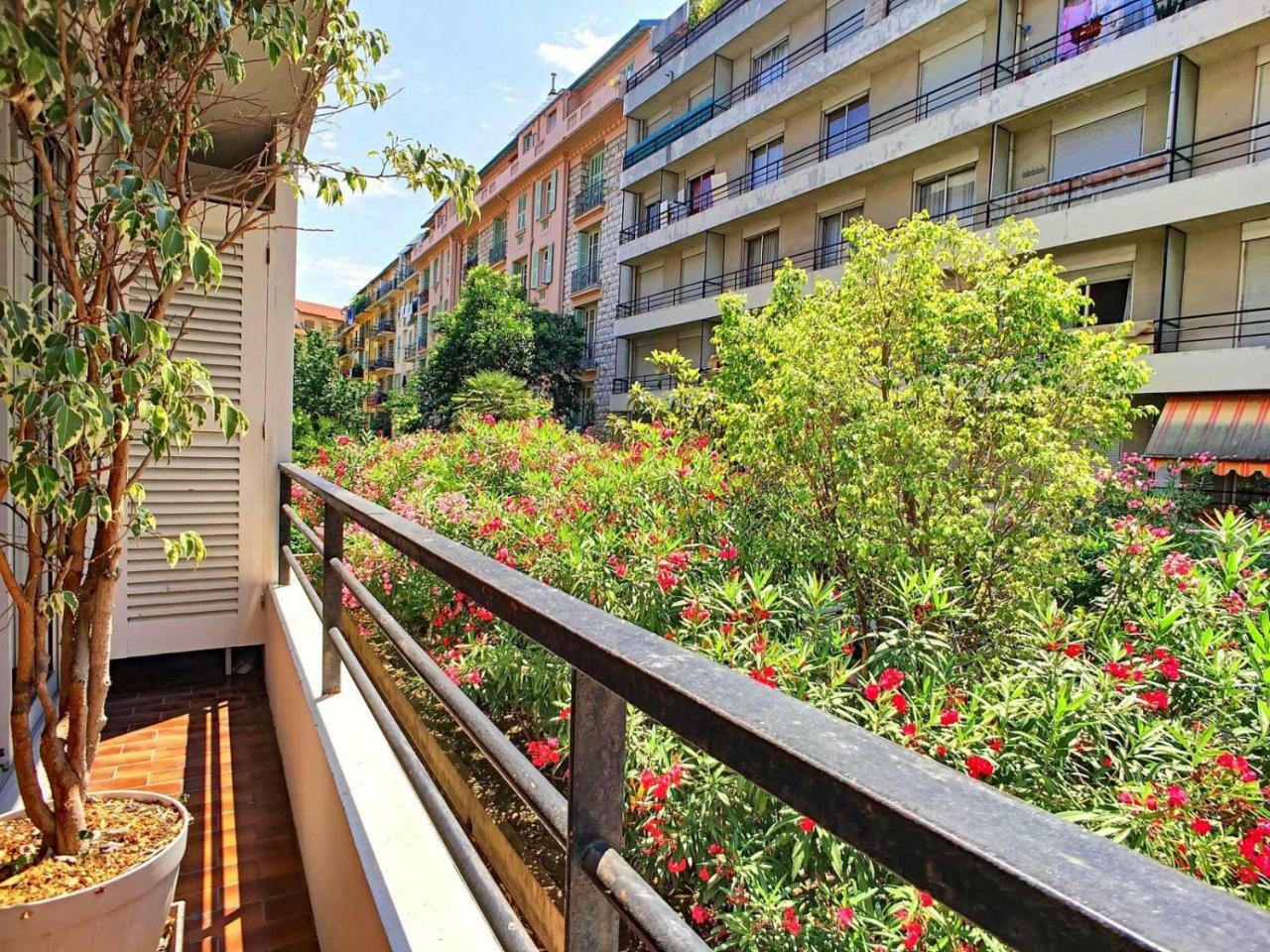 Nestor&jeeves - Debussy Terrasse - - By Shopping Area Nice